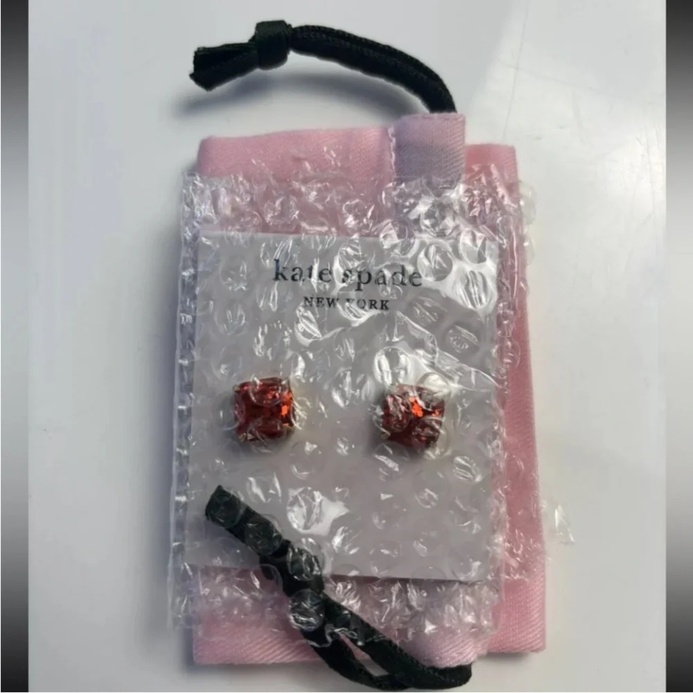 Kate Spade New York ♠️ sparkly red glitter square stud earrings - Picture 4 of 4